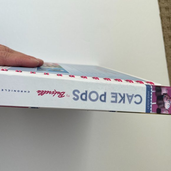 😋3 for $20 All Cookbooks😋Cake Pops by Bakerella Cook Book - like new - Picture 2 of 6